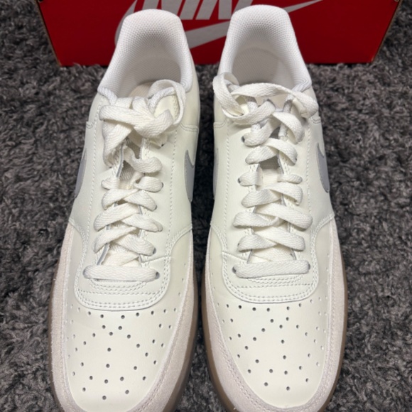 NEW Nike Court Vision Low Men's Size 10 Salt/LT Smoke Grey Style HV2530-100 - Picture 3 of 7